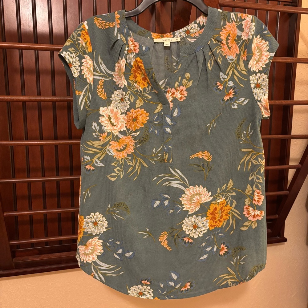 fun 2 fun Elegant Floral Women's Blouse - Green and Peach
